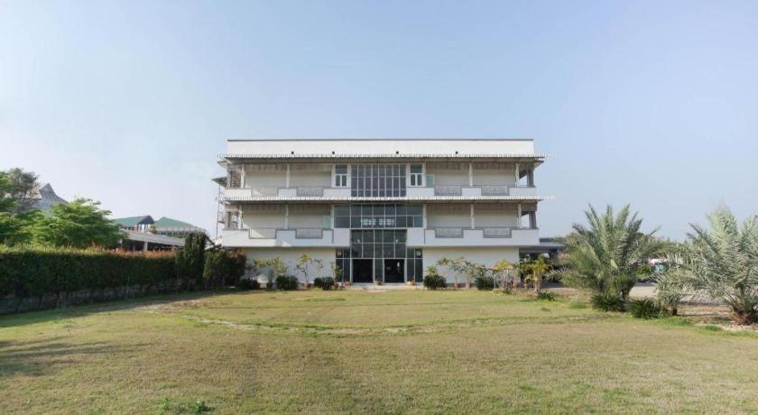 Oyo 75394 Sakthong Grand Hotel Chiang Khong Exterior foto