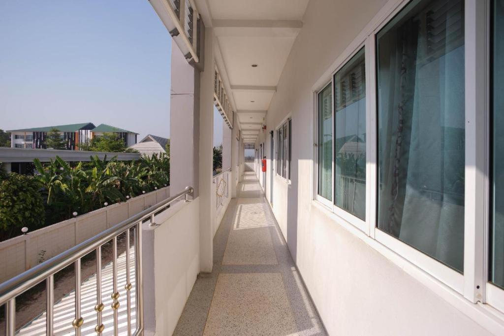 Oyo 75394 Sakthong Grand Hotel Chiang Khong Exterior foto