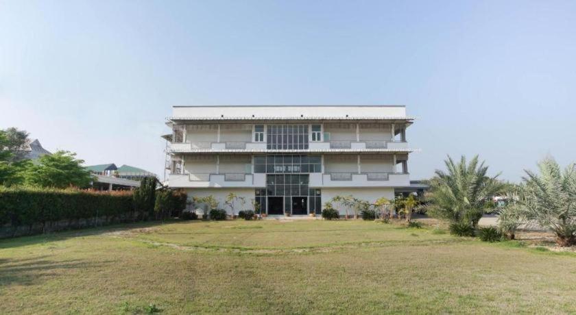 Oyo 75394 Sakthong Grand Hotel Chiang Khong Exterior foto